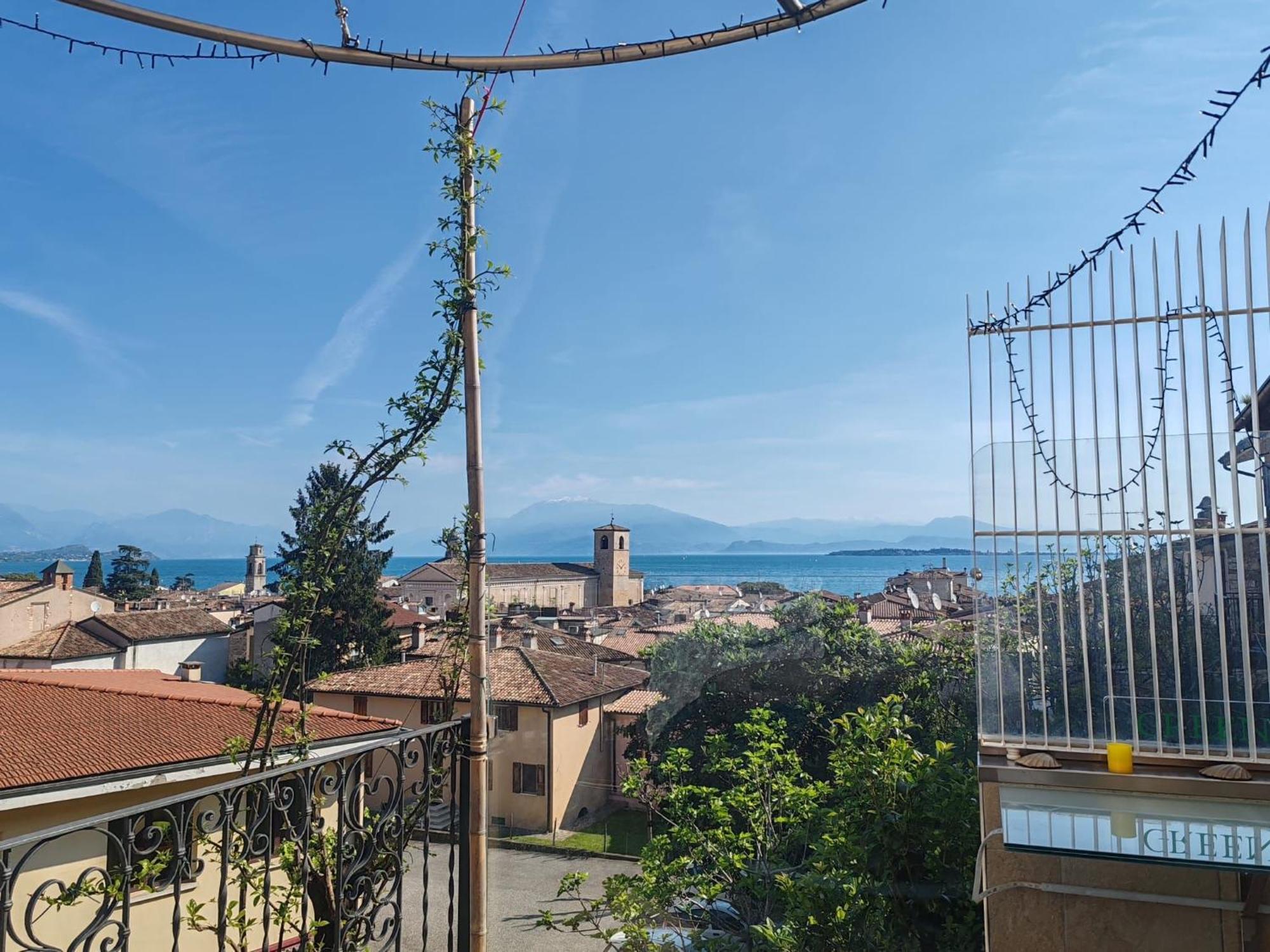 The Tower Of The Old King Bed & Breakfast Desenzano del Garda Exterior photo